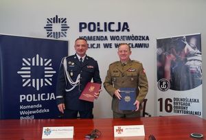 Podpisanie porozumienia o współpracy dolnośląskiej Policji i 16. Dolnośląskiej Brygady Obrony Terytorialnej