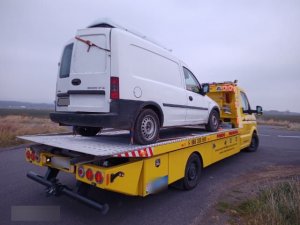 Na zdjęciu pojazd marki Fiat Ducato na lawecie