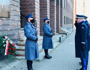 Dziś III rocznica odsłonięcia tablicy pamiątkowej komisarza Józefa Biniasia - patrona Komendy Wojewódzkiej Policji we Wrocławiu