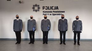 Na zdjęciu Komendant Powiatowy Policji w Zgorzelcu oraz komendanci komisariatów