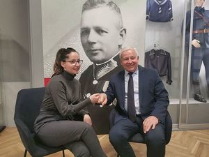 Pamięć o Józefie Biniasiu cały czas trwa. Jego potomkowie odwiedzili policjantów z Komendy Wojewódzkiej Policji we Wrocławiu