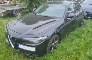 Na zdjęciu odnaleziony pochodzący z kradzieży pojazd marki Alfa Romeo model Giulia koloru czarnego.