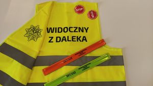 Policjanci przypominają: noś odblaski – bądź widoczny dla kierowców!