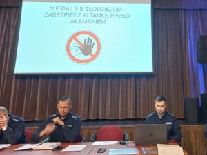 Na zdjęciu uczestnicy debaty
