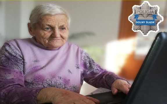Na zdjęciu starsza pani