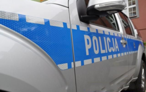 Już podczas dzisiejszej doby policjanci powiatu zgorzeleckiego zatrzymali trzy osoby kierujące pojazdami wbrew posiadanemu zakazowi oraz jedną pomimo cofniętych przez starostę uprawnień