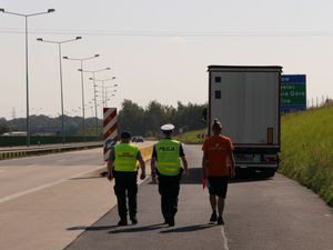 Na zdjęciu funkcjonariusze podczas działań