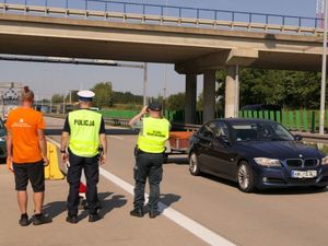 Na zdjęciu funkcjonariusze podczas działań