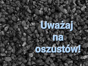 na zdjęciu napis uważaj na oszustów na tle węgla