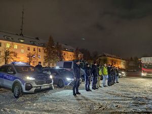 Na zdjęciu policjanci