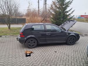 Na zdjęciu samochód osobowy