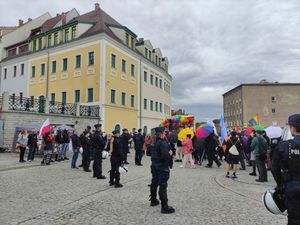 Na zdjęciu policjanci