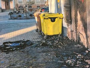 17-latek usłyszał zarzuty za podpalanie śmietników