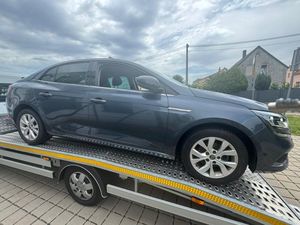 na zdjęciu odzyskany pojazd marki Renault