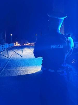 na zdjęciu policjanci pełniący służbę