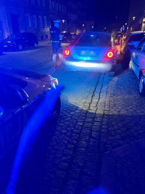 na zdjęciu policjanci pełniący służbę