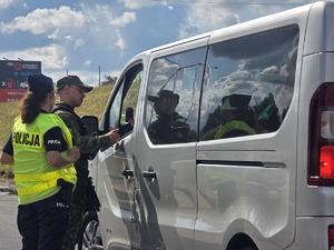 Na zdjęciu kontrola graniczna