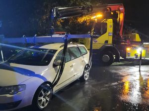 Na zdjęciu pojazd na holowniku