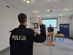 Na zdjęciu policjanci