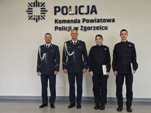 Na zdjęciu policjanci