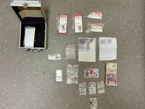 Na zdjęciu woreczki i pieniądze