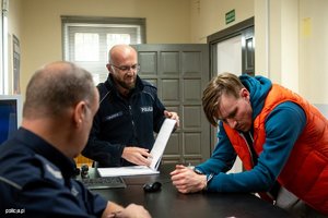 #DzielnicaBEZstrachu - #SuperDzielnicowy 2025 na niebieskim ekranie