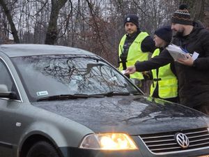 Na zdjęciu policjanci