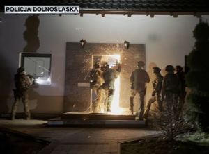 Narazili Skarb Państwa na straty w wysokości 8 mln zł - rozbita zorganizowana grupa przestępcza handlująca nielegalnymi wyrobami tytoniowymi