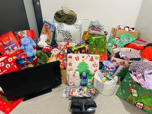 Na zdjęciu prezenty