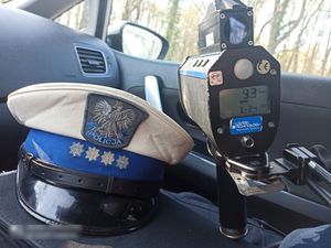 Nietrzeźwy kierowca wjechał do rowu