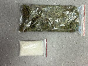 45-latek z zarzutami za posiadanie narkotyków i włamanie do punktu noclegowego