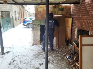 Na zdjęciu policjant