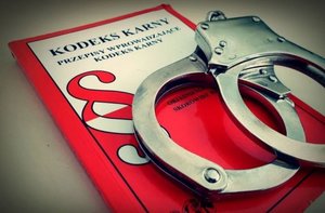 Na zdjęciu kajdanki