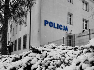 Dzielnicowi ze Zgorzelca zatrzymali poszukiwanego, który ma do odbycia 2 lata i 3 miesiące więzienia