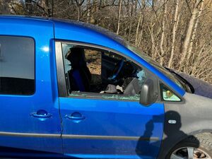 Dwóch mężczyzn z zarzutami za włamanie do pojazdu