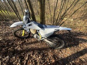 Na zdjęciu motocykl