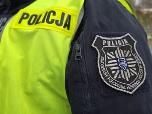 Na zdjęciu naszywka policyjna