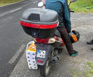 Na zdjęciu motorower