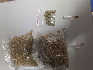 Na zdjęciu zabezpieczone narkotyki
