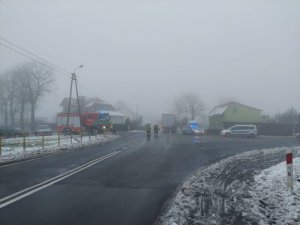 Policyjny radiowóz oraz wóz strażacki